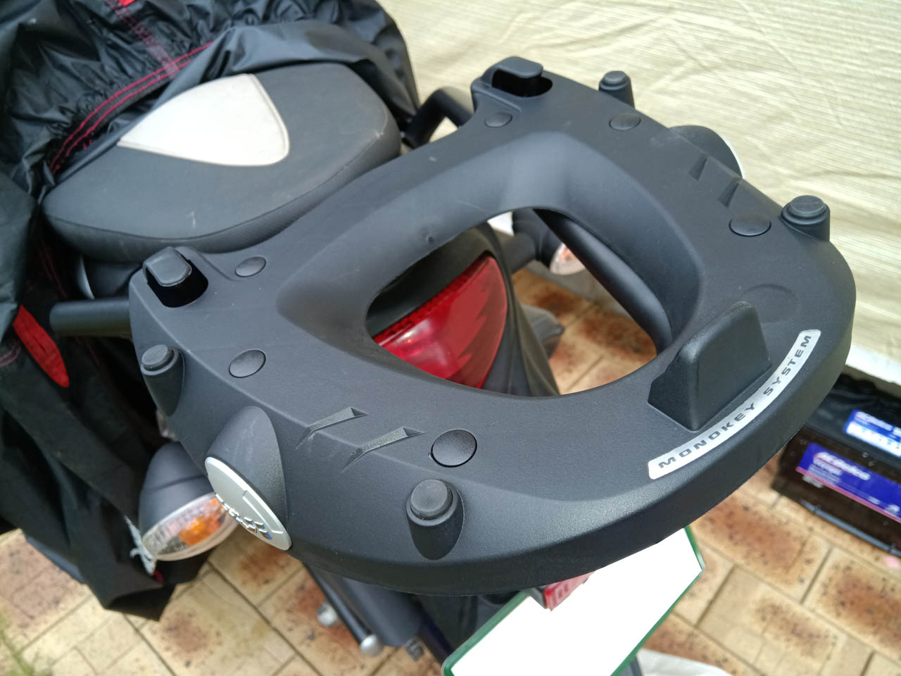 GLADIUS400  GIVI {bNX܂B