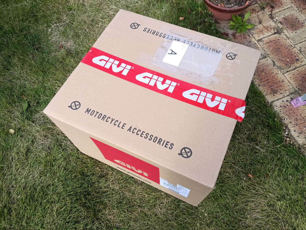 GLADIUS400  GIVI {bNX܂B